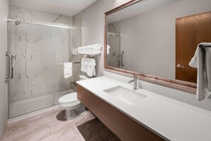 Shower, hair dryer, towels - Baymont by Wyndham Salida (Salida)