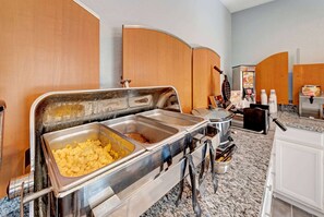 Buffet déjeuner gratuit tous les jours