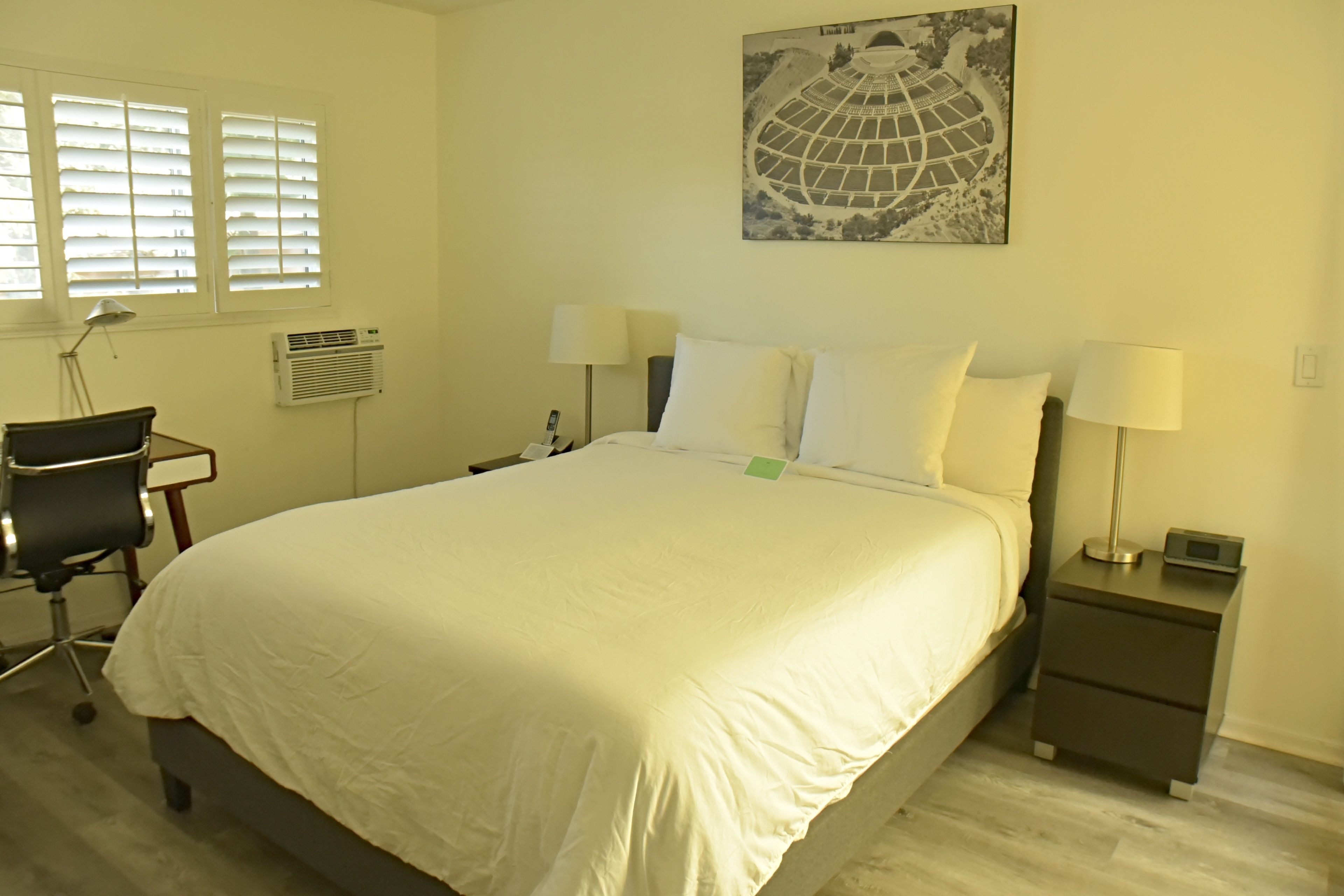 standard studio, 1 queen bed | premium bedding, down duvets, pillow-top beds, in-room safe