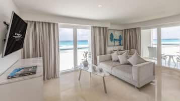 Royale Governor Suite Ocean Front - King Size Bed | 1 bedroom, premium bedding, down comforters, Tempur-Pedic beds