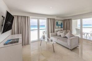 Royale Governor Suite Ocean Front - King Size Bed | Ropa de cama de alta calidad y edredones de plumas