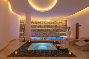 Couples treatment room(s), sauna, hot tub, steam room, body treatments