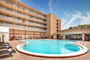 Outdoor pool, pool loungers