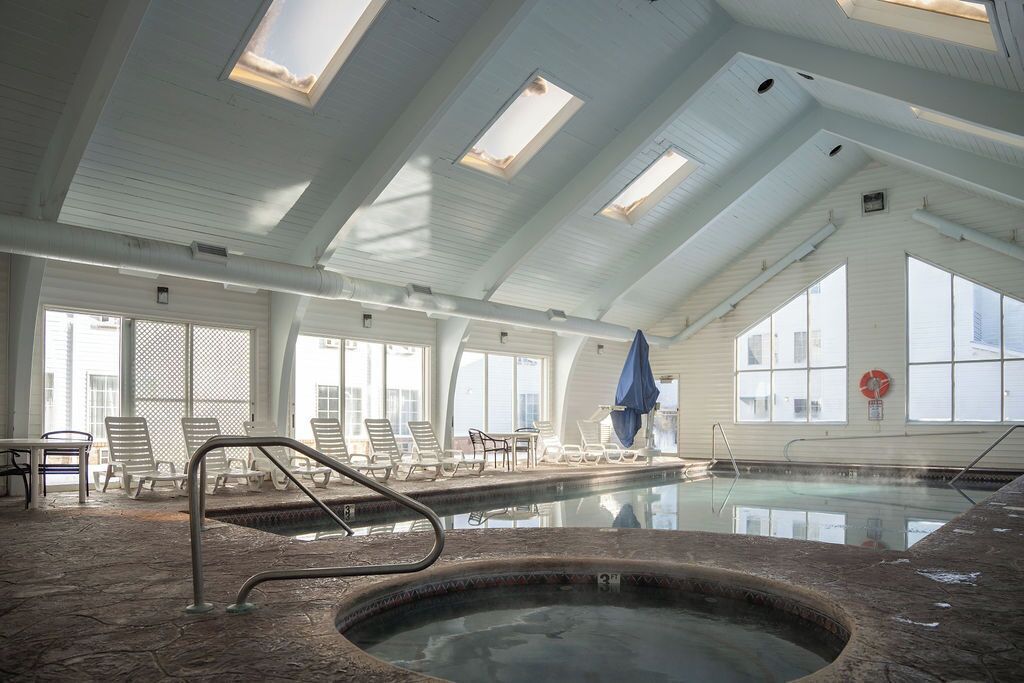 Indoor pool, pool loungers