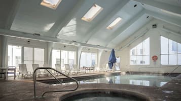 Indoor pool, pool loungers
