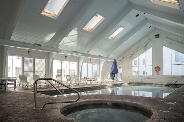 Indoor pool, pool loungers