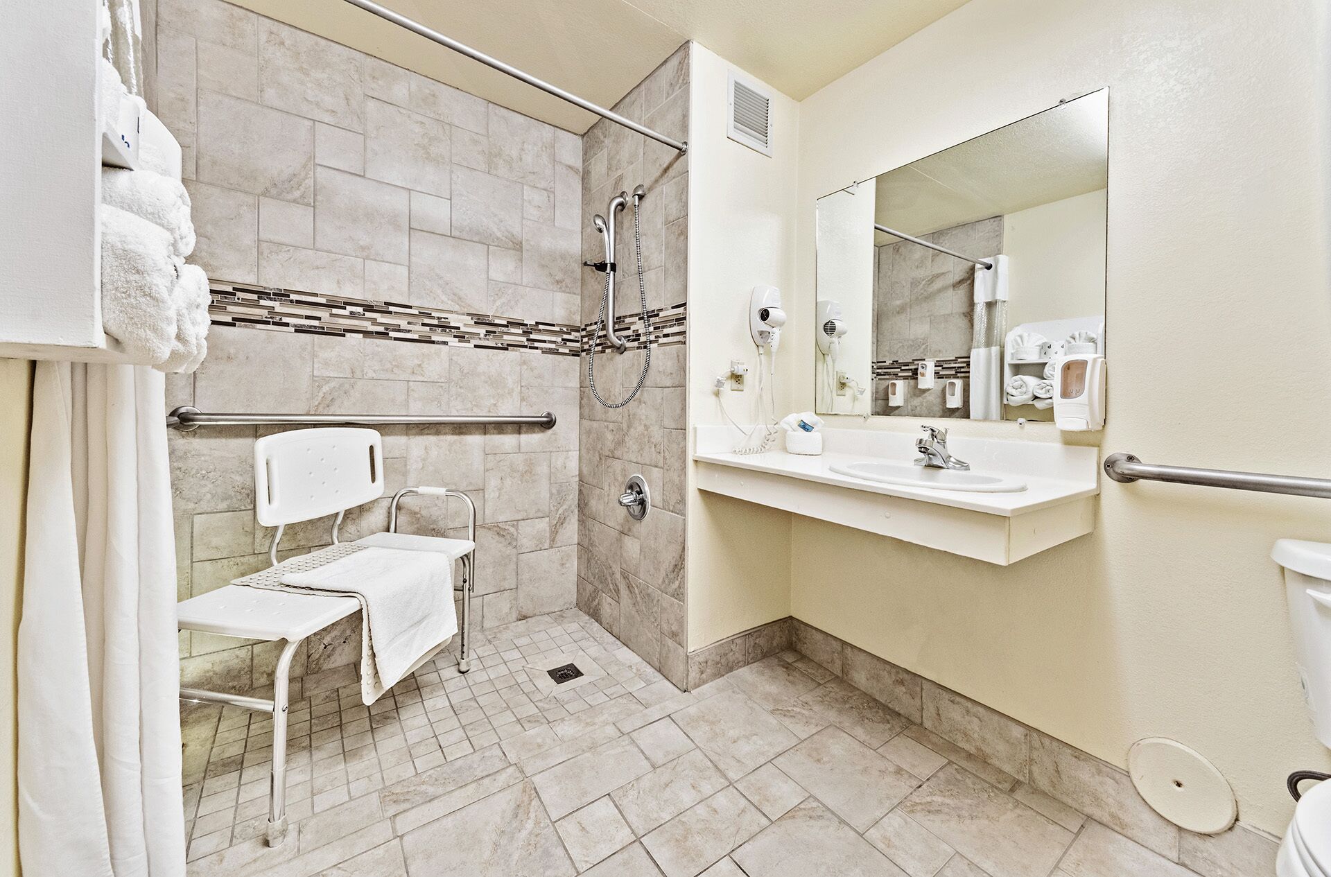 double queen ada- roll in | bathroom | combined shower/bathtub, deep-soaking bathtub, free toiletries