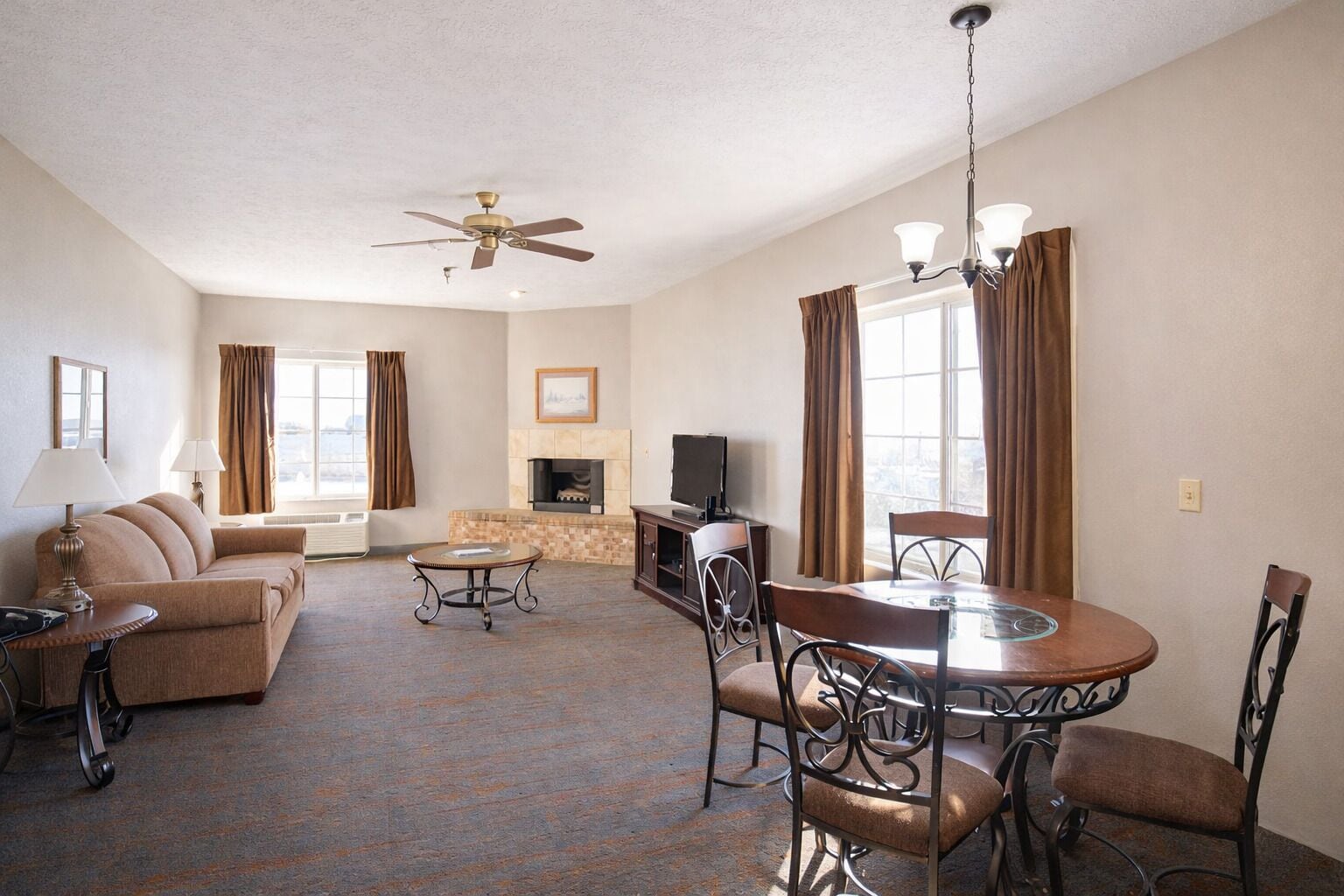 Double Queen Family Suite