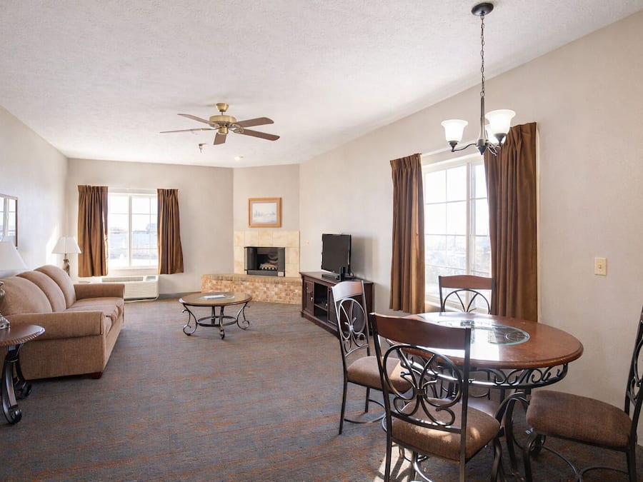 Double Queen Family Suite