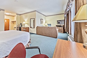 Single King Double Queen Family Suite | Living area | 42-inch LCD TV with satellite channels, TV
