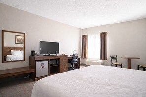 Pillow-top beds, desk, iron/ironing board, free WiFi - Branson Towers Hotel (Branson)