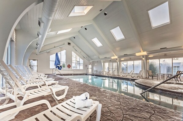 Indoor pool, pool loungers