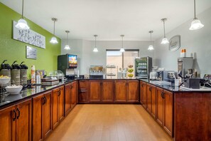 Café da manhã continental grátis todos os dias