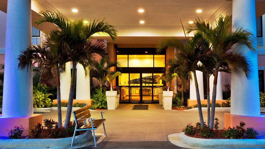 Holiday Inn Express Hotel & Suites Lake Okeechobee by IHG