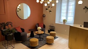 Lobby sitting area - Hôtel Le Seize, Nice (Nice)