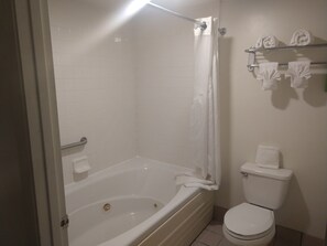 Jetted tub - Windemere Hotel and Conference Center (Mesa)