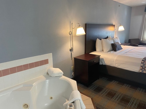 Baymont by Wyndham Danville IL