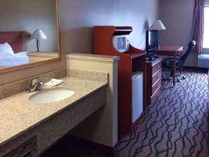Deluxe Room, 1 King Bed, Non Smoking, Refrigerator & Microwave | Free WiFi, bed sheets