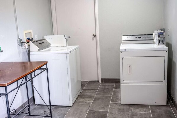 Laundry room - Studio 6 Claremore, OK (Claremore)