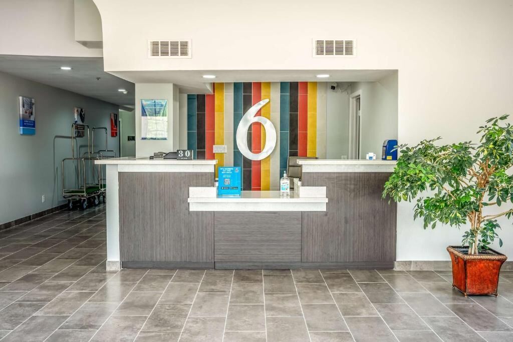 Check-in/check-out kiosk