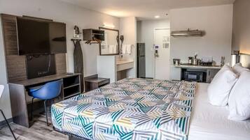 Iron/ironing board, free WiFi, bed sheets