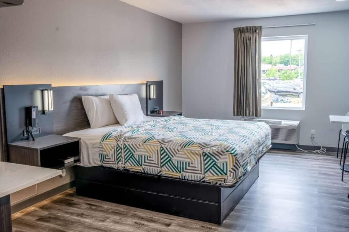 Iron/ironing board, free WiFi, bed sheets