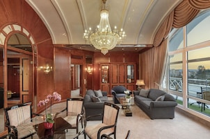 Presidential Suite | Living area | TV, pay movies