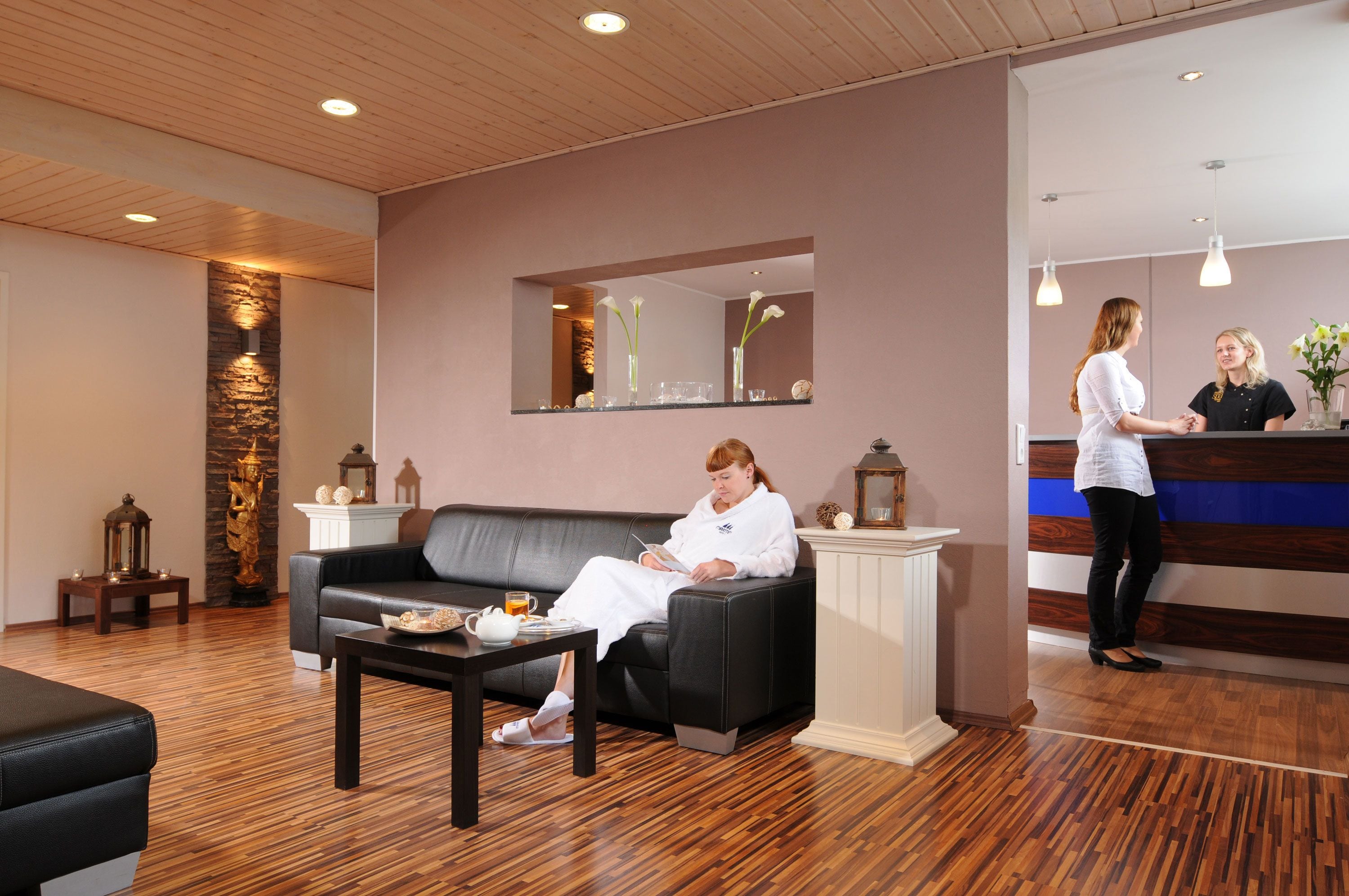 Body treatments, facials, massage/treatment rooms, massages
