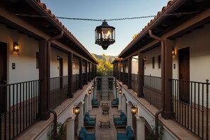 Courtyard - La Playa Inn (Santa Barbara)