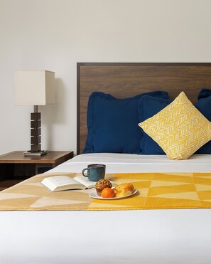Premium Room, 1 King Bed, Balcony | Pillow-top beds, in-room safe, individually decorated - La Playa Inn (Santa Barbara)