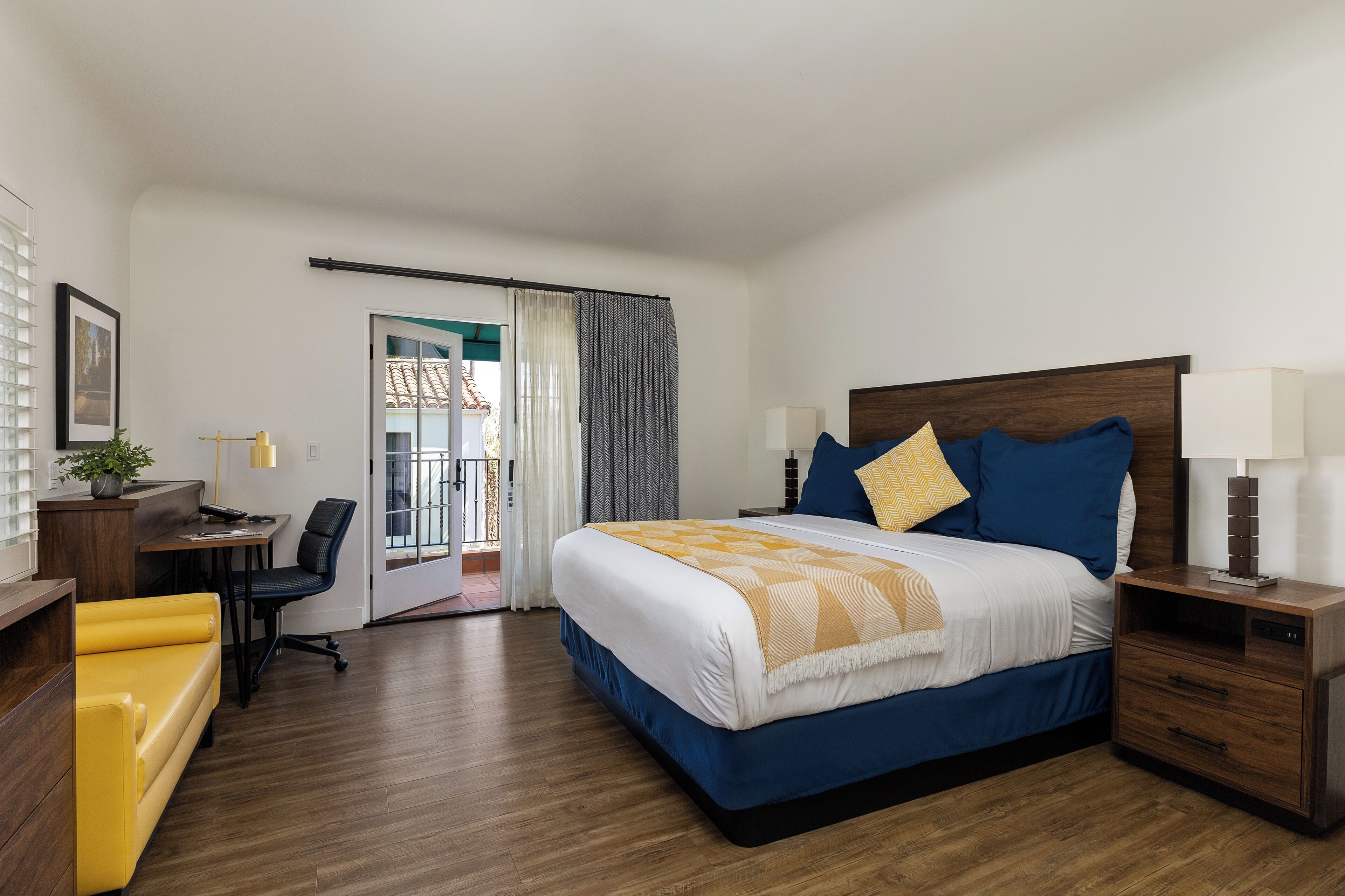 Premium Room, 1 King Bed, Balcony | Pillowtop beds, in-room safe, individually decorated