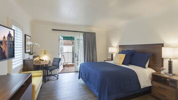 Premium-Zimmer, 1 King-Bett, Balkon | Pillowtop-Betten, Zimmersafe, individuell dekoriert