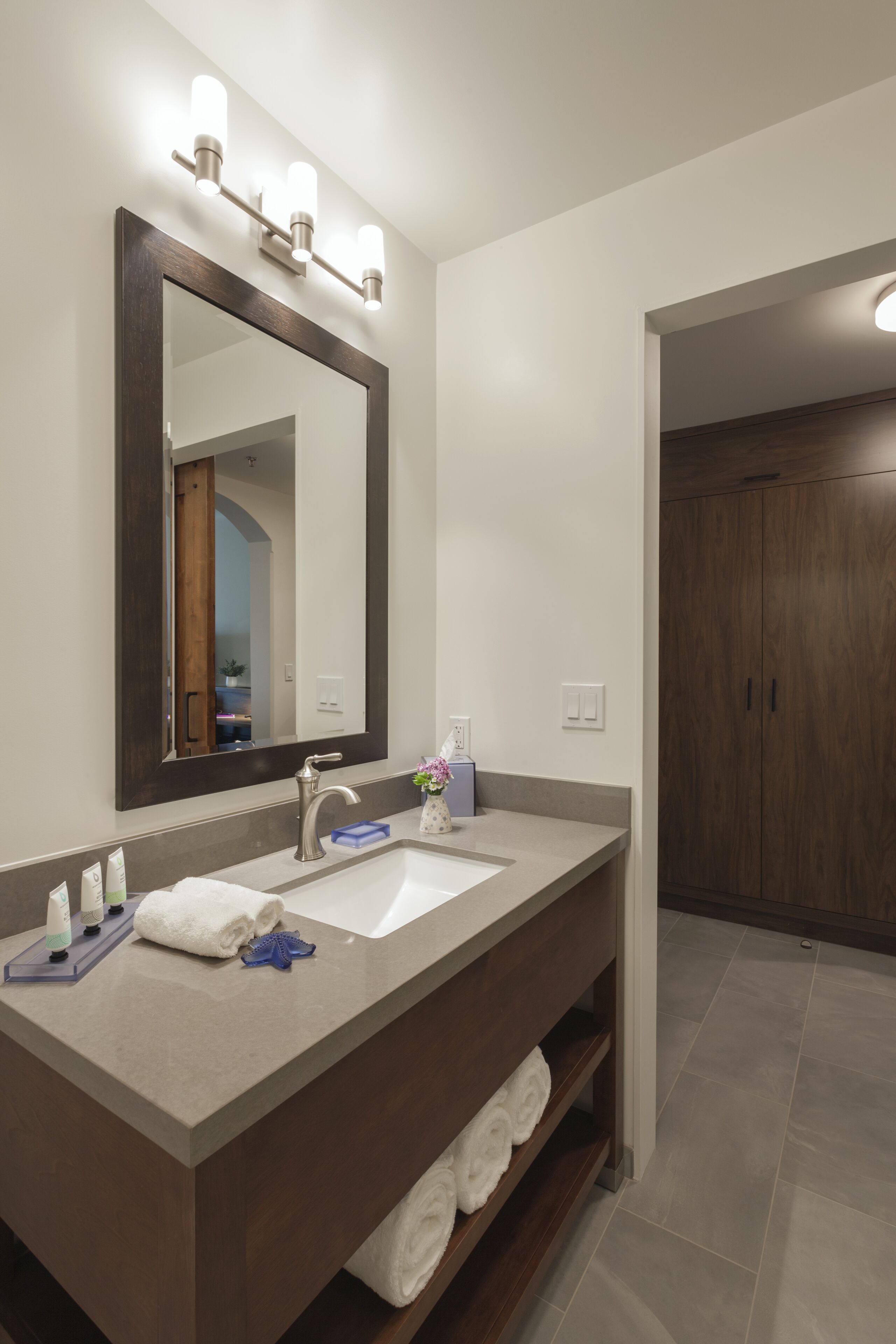 designer toiletries, towels