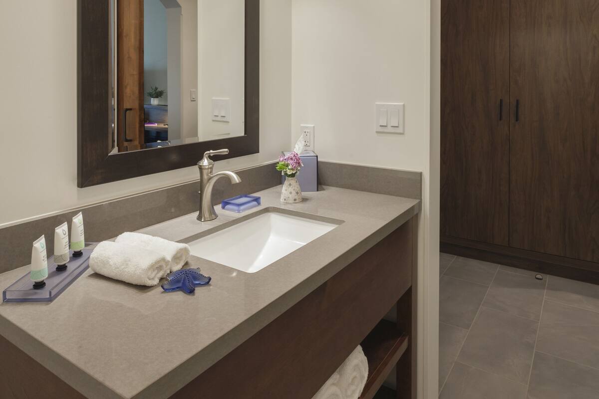 designer toiletries, towels