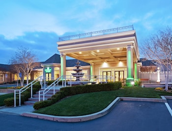 Holiday Inn Redding, an IHG Hotel