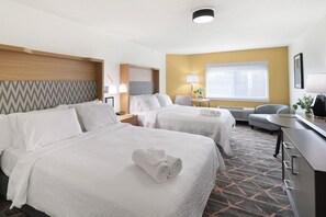Desk, iron/ironing board, cribs/infant beds, rollaway beds - Holiday Inn Redding by IHG (Redding)