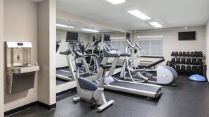 A gym with treadmills, elliptical machines, and a mirror wall. - Holiday Inn Redding by IHG (Redding)
