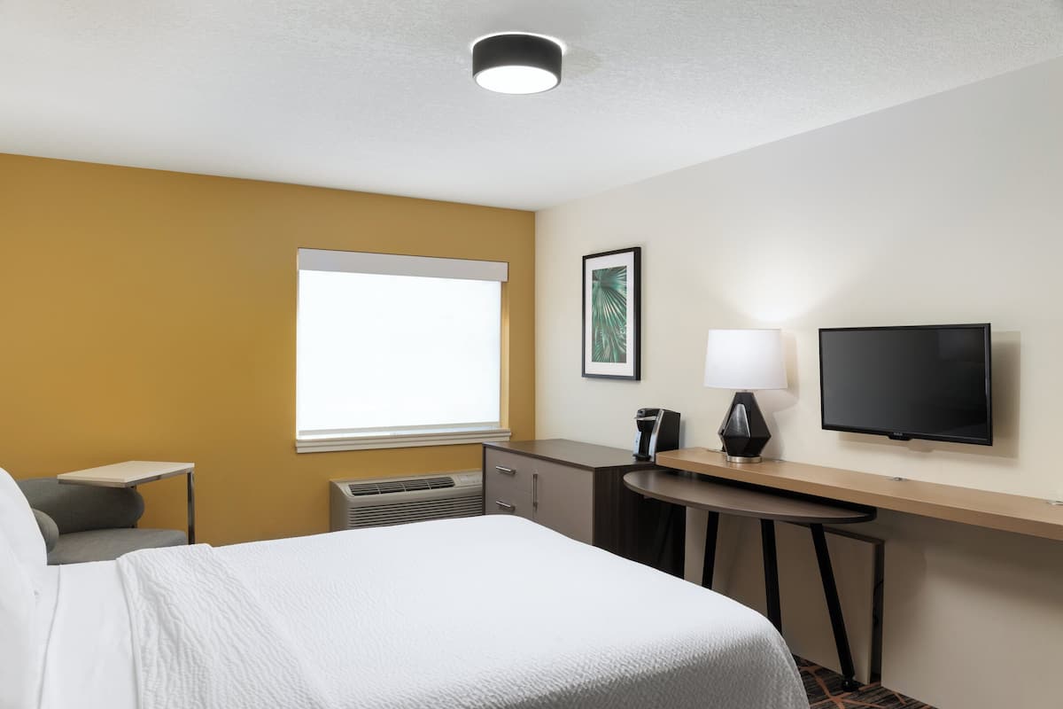 Standard Room, 1 Double Bed, Accessible Bathtub (Mobility)