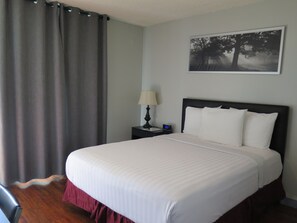 Iron/ironing board, Internet, bed sheets, alarm clocks - DTLA Hotel (Los Angeles)