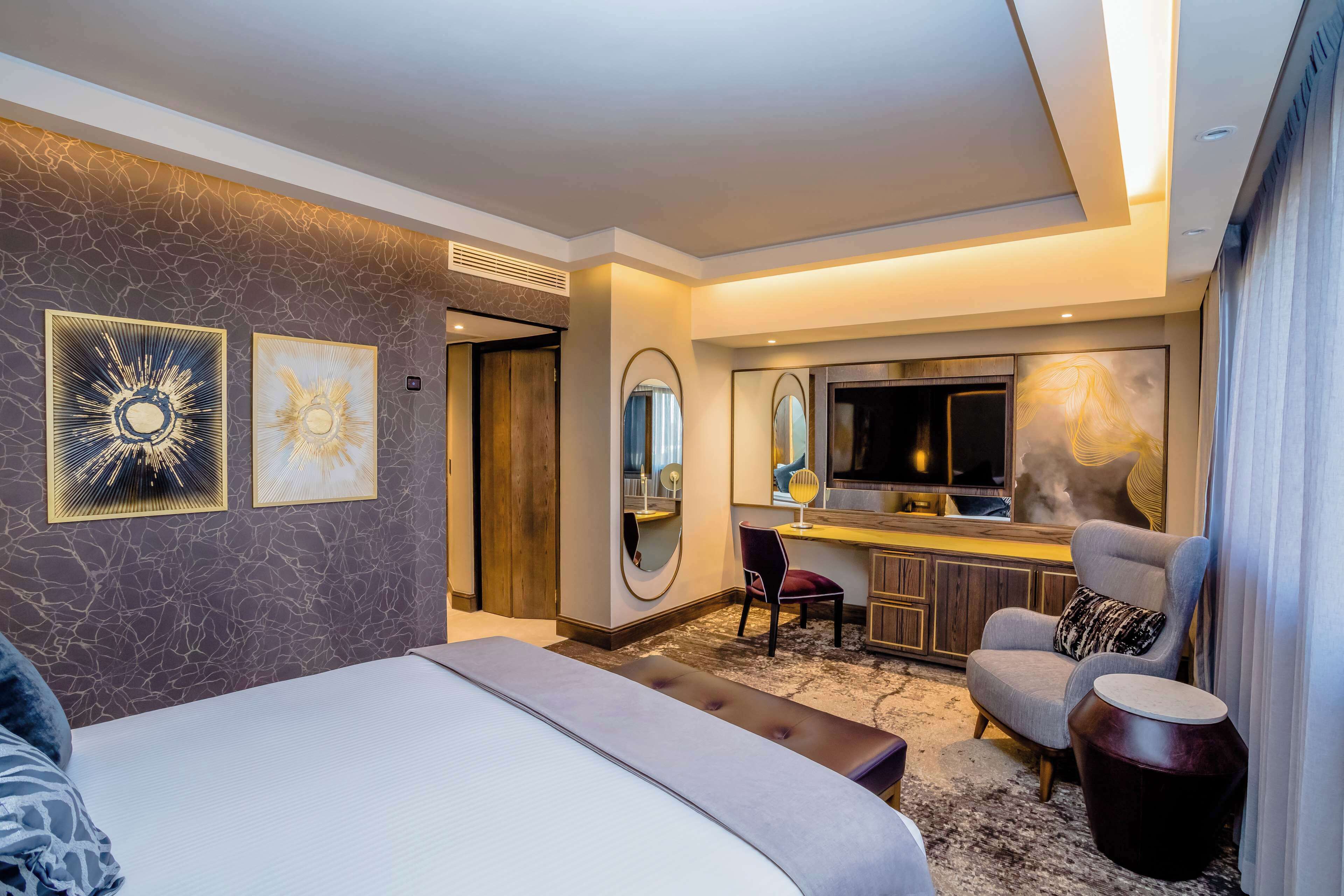 Sandton Towers Club Floor Deluxe Double Suite | Minibar, coffres-forts dans les chambres, bureau