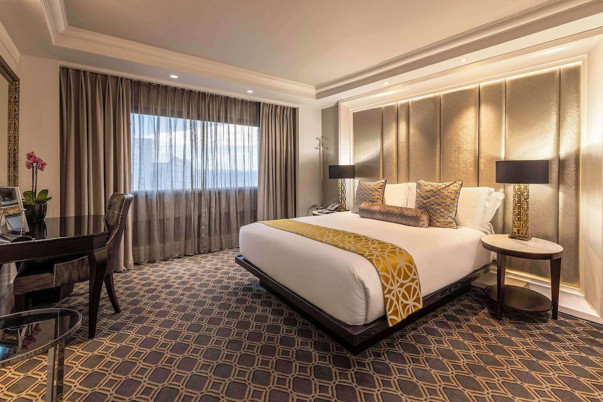 Sandton Sun Apartment Twin Room | 1 bedroom, minibar, in-room safe, desk