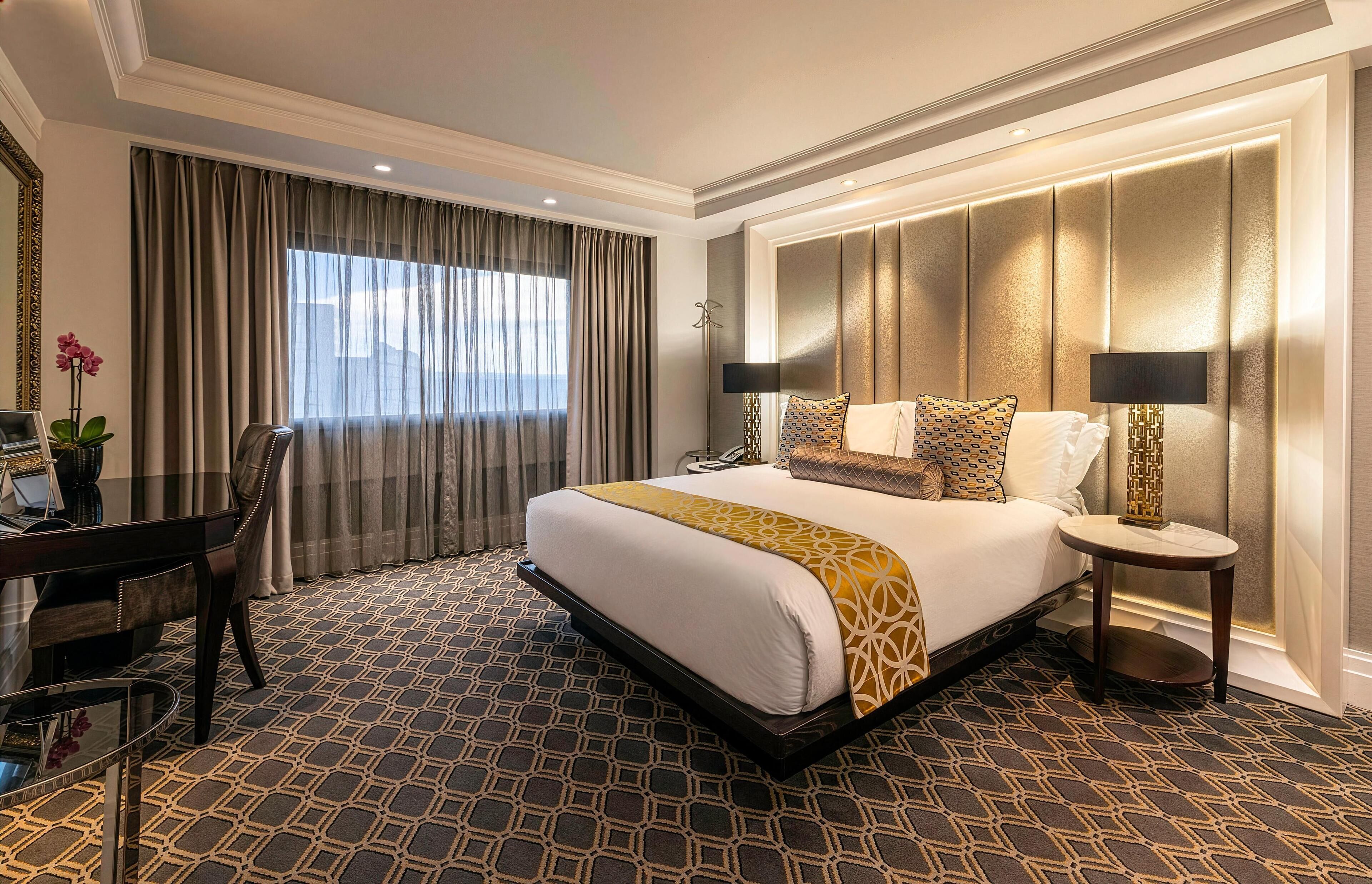 Sandton Sun Apartment Twin Room | Minibar, coffres-forts dans les chambres, bureau