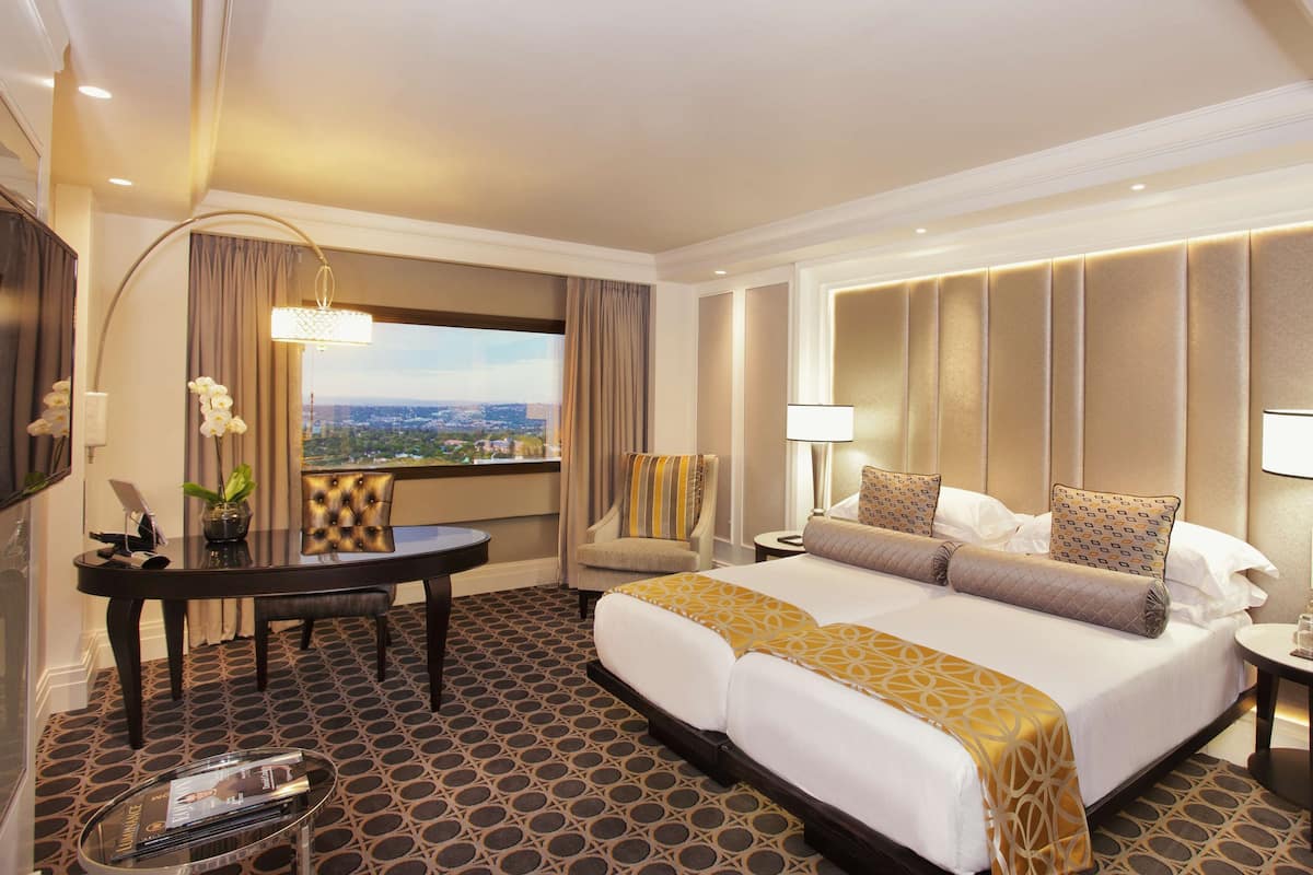 Sandton Sun Superior Double or Twin Room | 1 camera, minibar, cassaforte in camera, una scrivania