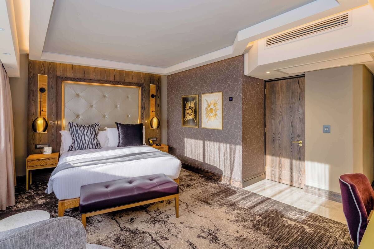 Sandton Towers Club Floor Double or Twin Room