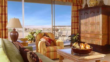 Ático de lujo, 1 habitación, vistas al campo de golf, en una planta alta | Vistas desde la habitación