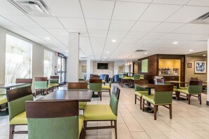 Free daily full breakfast - Comfort Inn & Suites Lexington - Hamburg I-75 (Lexington)