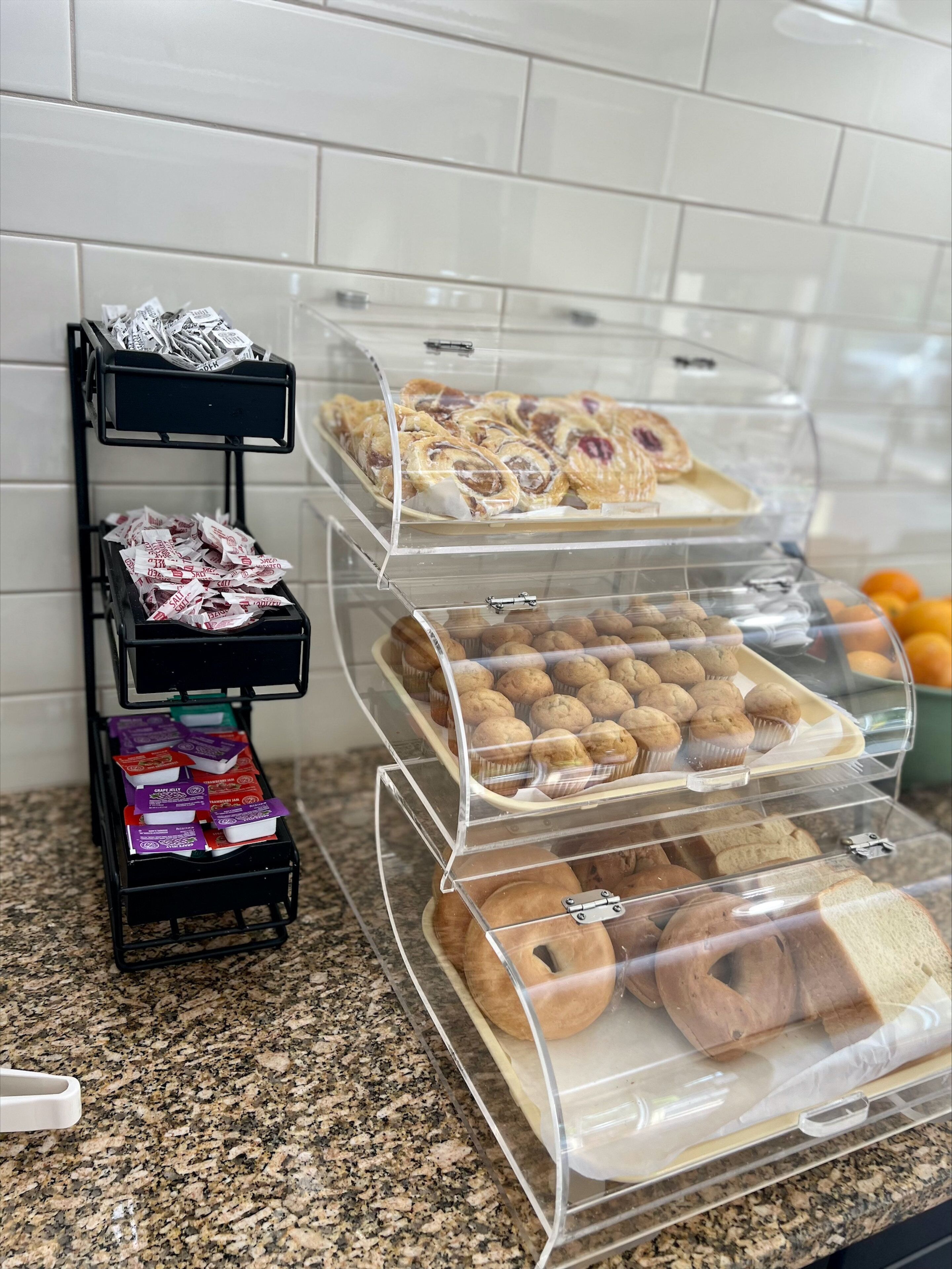 Tägliches inbegriffenes kontinentales Frühstück