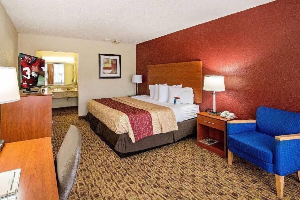 Desk, blackout curtains, iron/ironing board, free WiFi