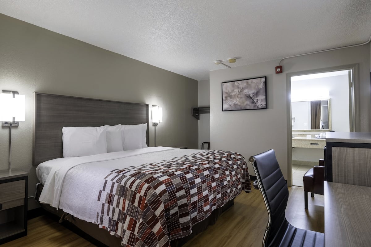 Desk, blackout drapes, iron/ironing board, free WiFi