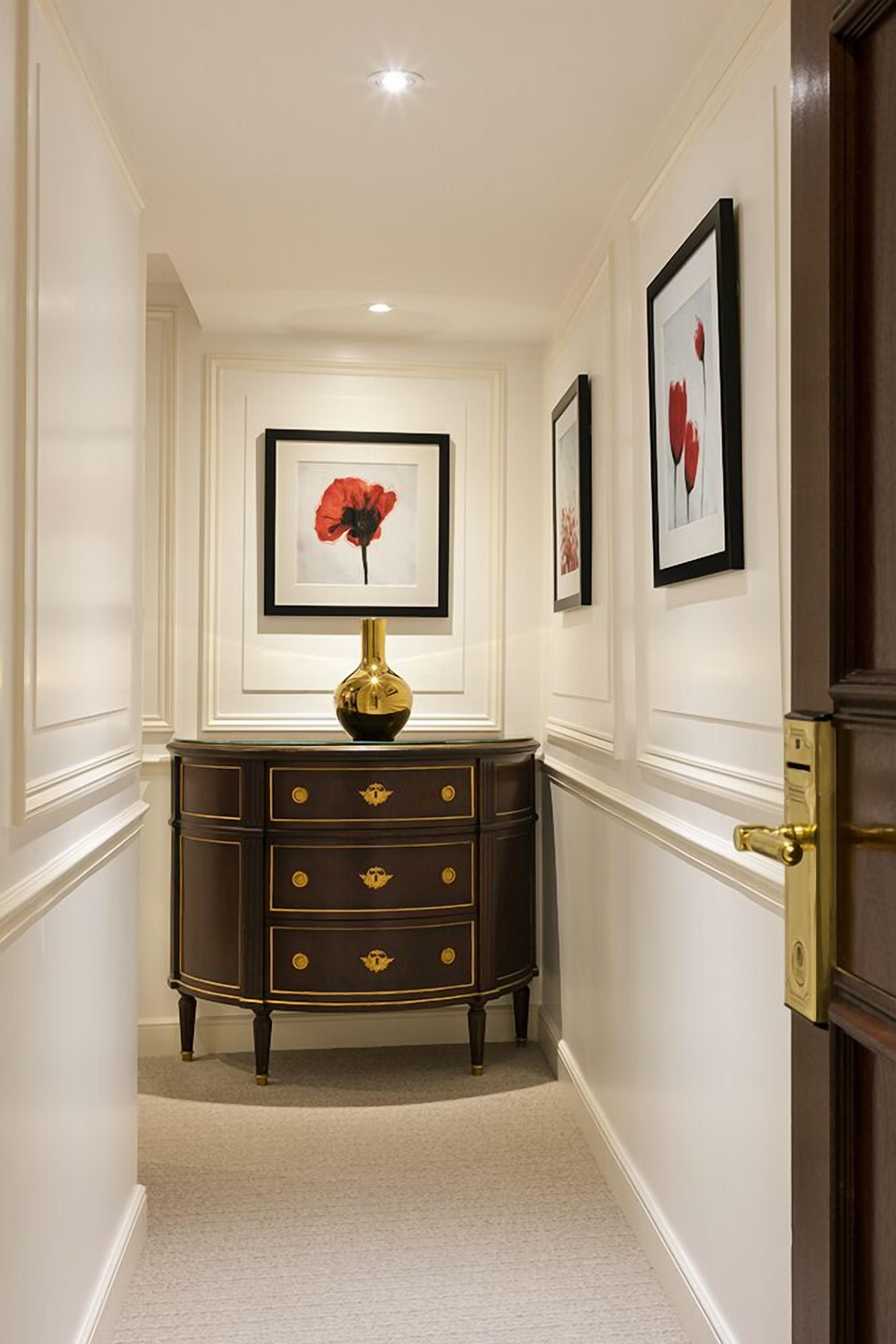 executive room | minibar, in-room safe, blackout curtains, iron/ironing board